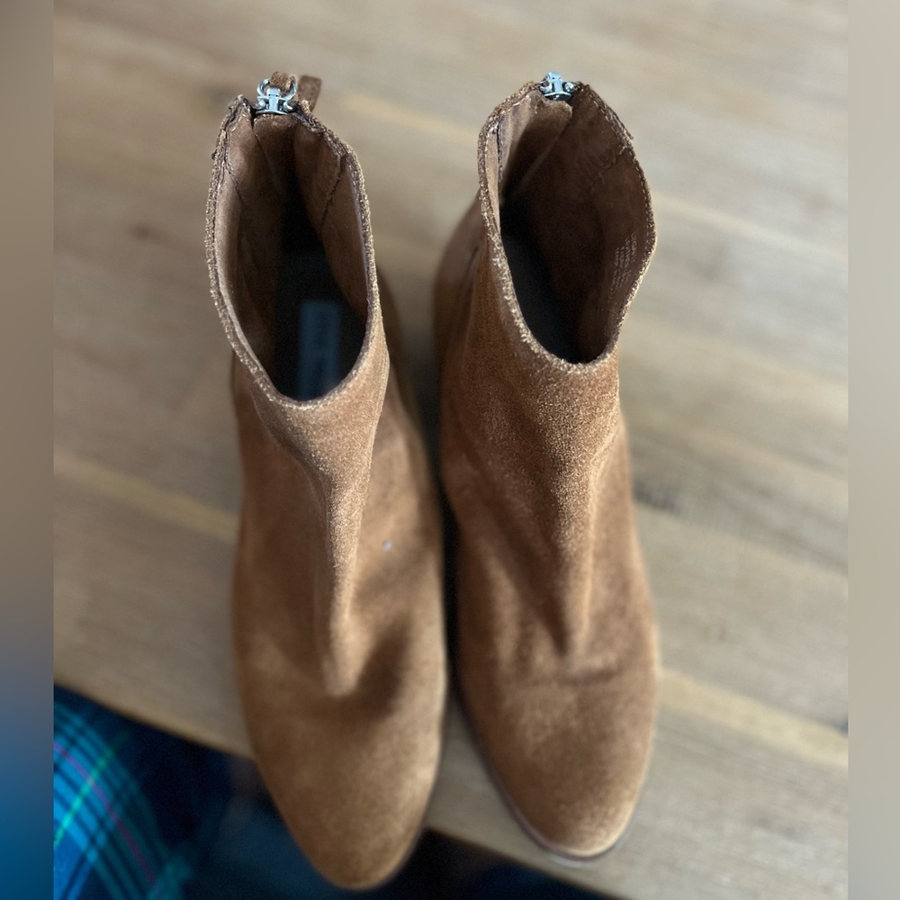 Steve Madden short booties. Size 8.5M